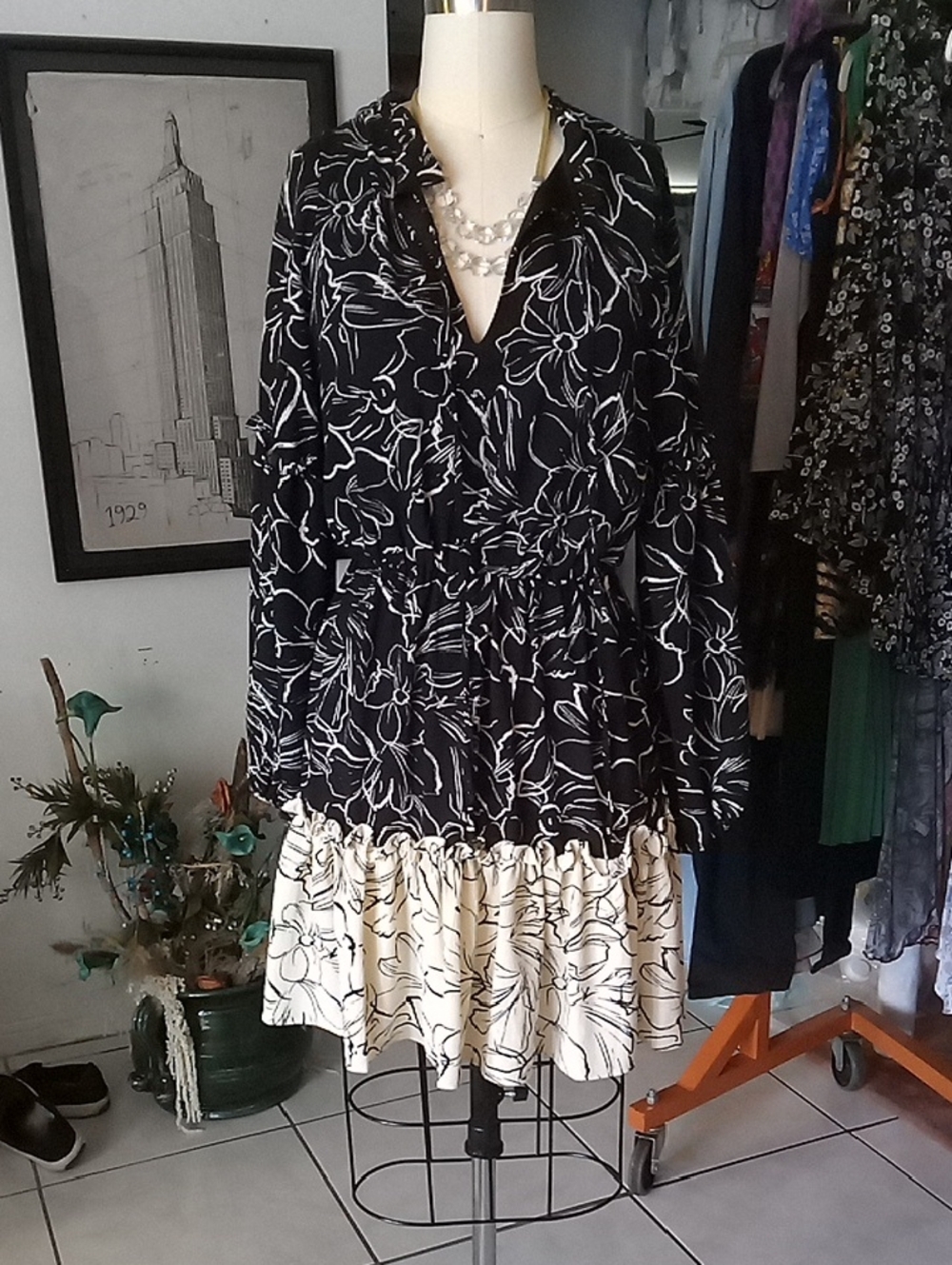 Laundry By Shelli Segal Black and Cream Floral Dress